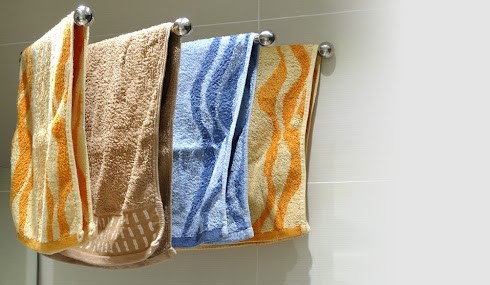 5 mẹo xử lý khăn mặt bị cứng, ẩm dính và có mùi lạ 